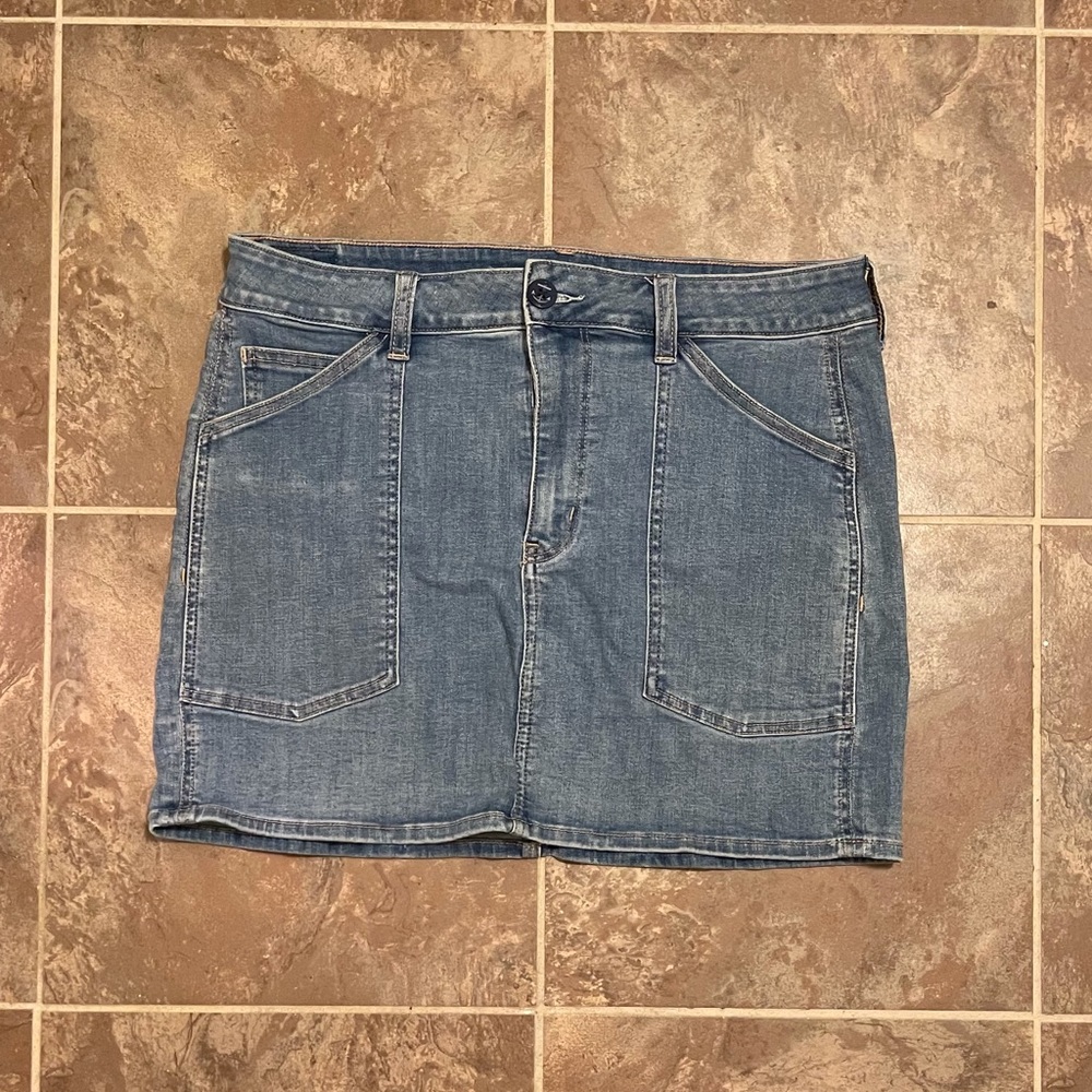 American Eagle high rise mini skirt. Size 14.